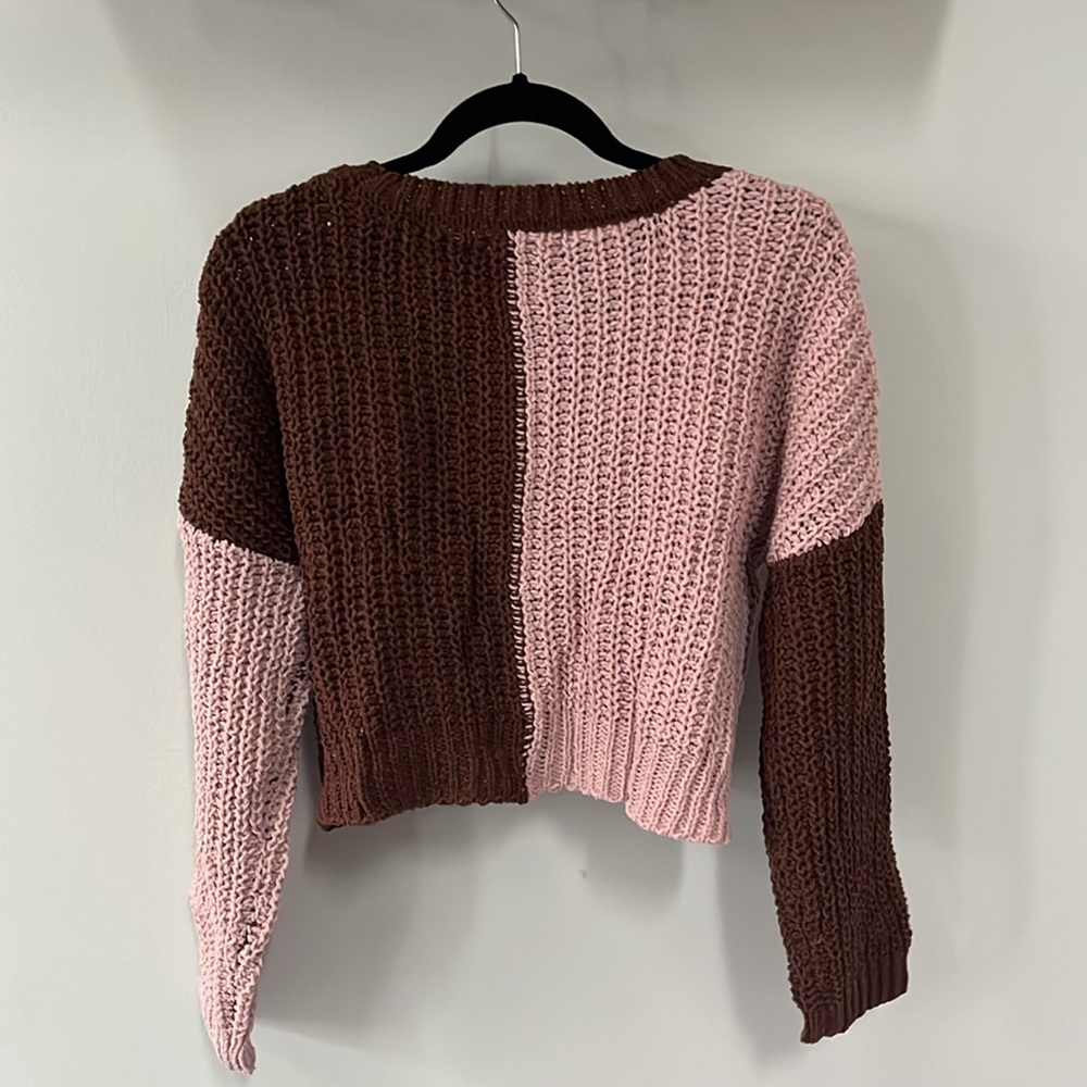 Cozy Cropped Sweater (L) - Picture 2 of 2